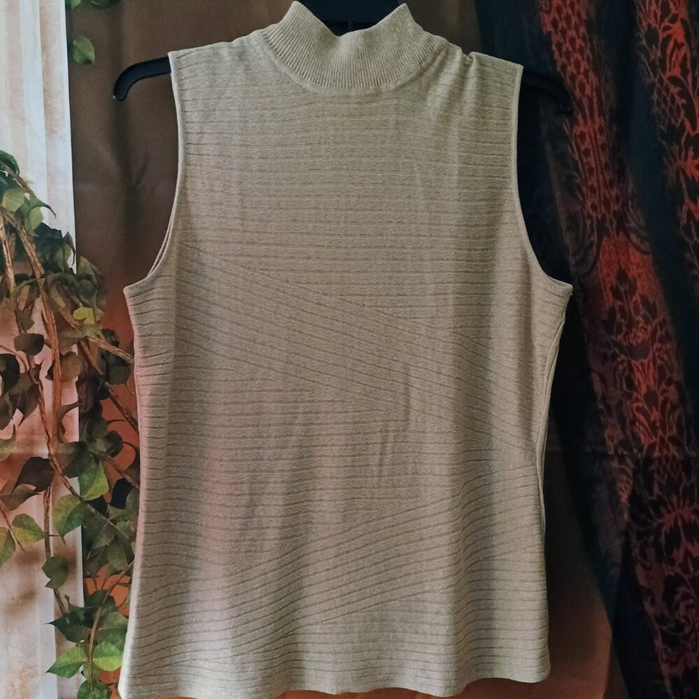 EUC: Dana Buchman Sze. XL Tan Textured Sleeveless Mock Neck Top - Picture 5 of 5